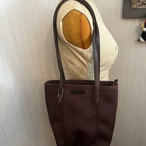 Coach leather bag vintage.